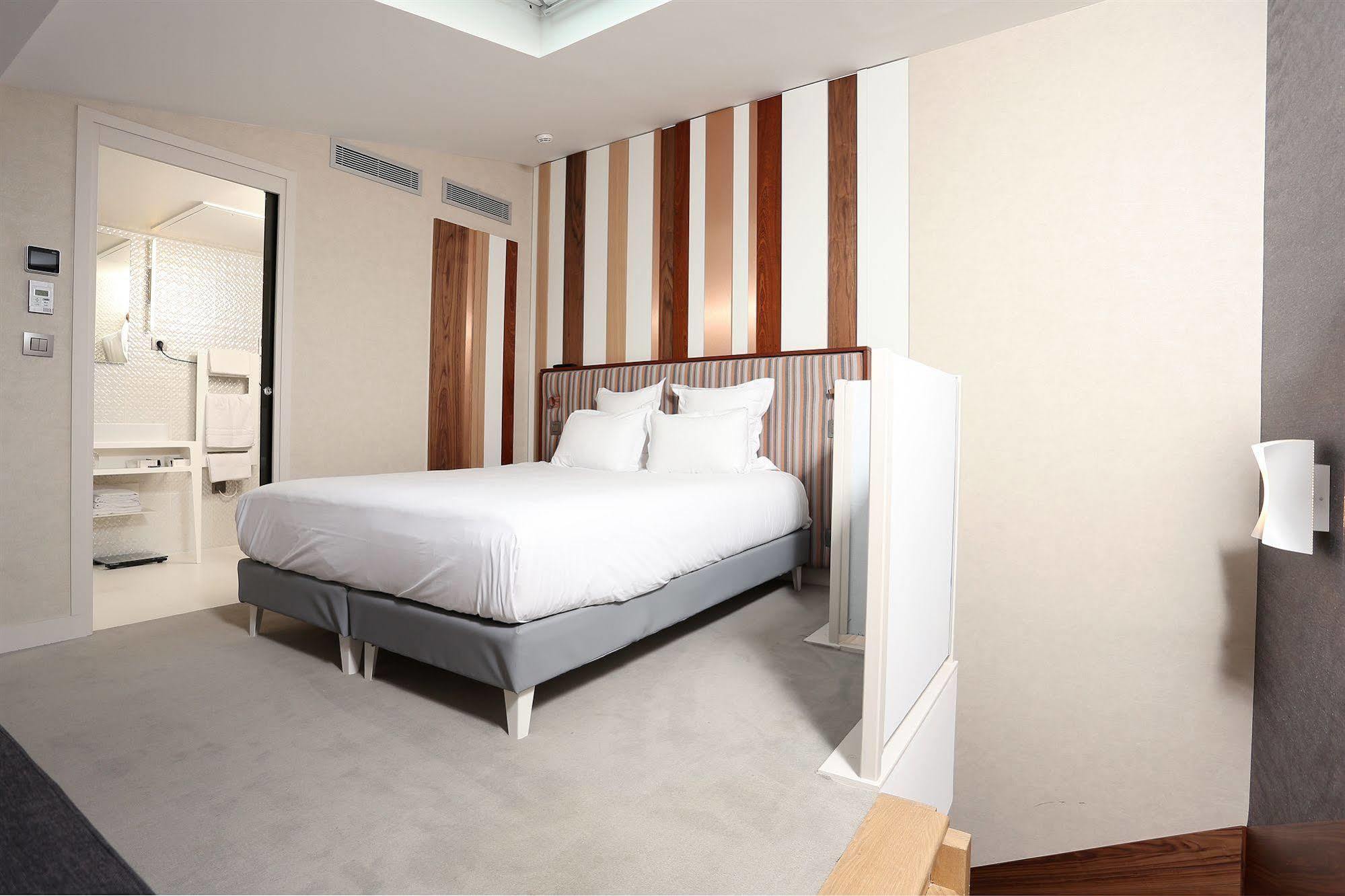 Le Malown Paris Ngoại thất bức ảnh